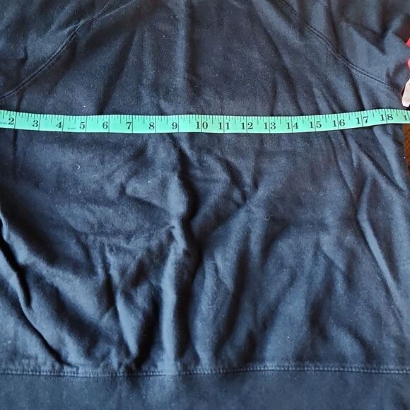 Looney Tunes sweatshirt Juniors Large or regular Small - Picture 5 of 6